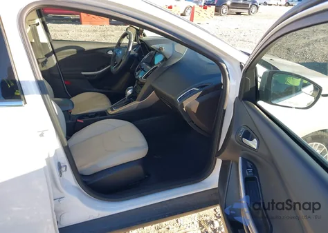 2016 Ford Focus Titanium из США, поврежденный, VIN 1FADP3N22GL344405